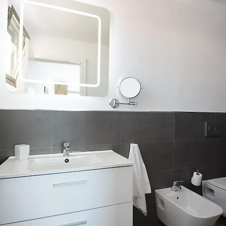 Allure Panoramic Seaviews 阿德耶